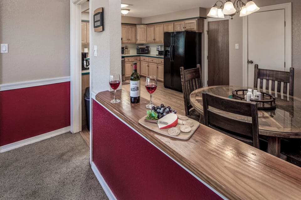 House, Multiple Beds, Hot Tub, Mountain View (Unit 168) | 5 bedrooms, individually decorated, individually furnished, bed sheets