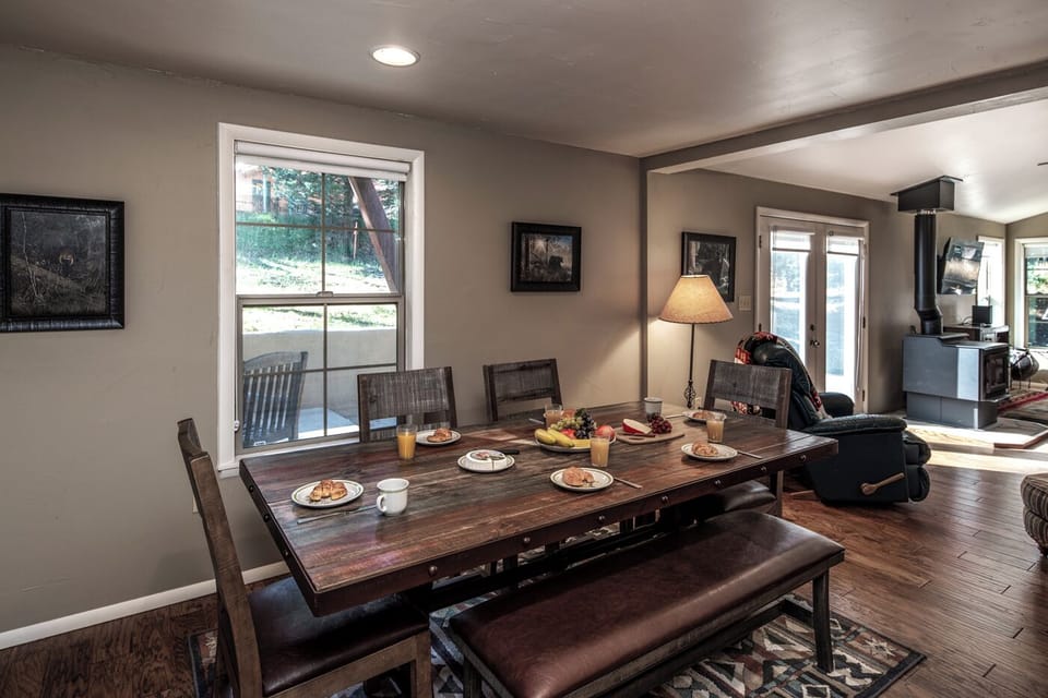 House, Multiple Beds, Hot Tub (Unit 188) | 4 bedrooms, individually decorated, individually furnished, bed sheets
