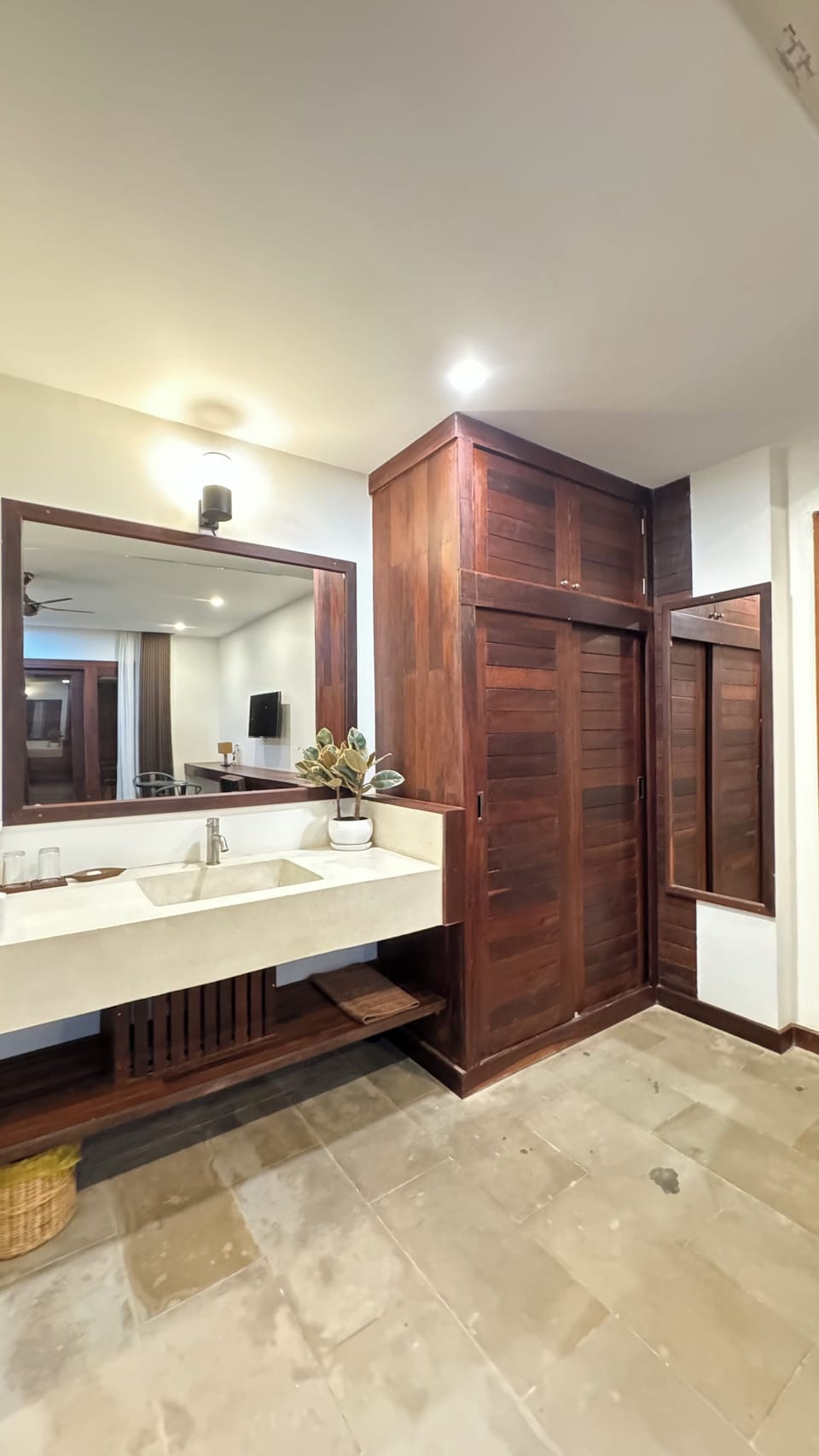 Luxury Double Room, Patio, Pool View | Bathroom | Shower, rainfall showerhead, free toiletries, bathrobes