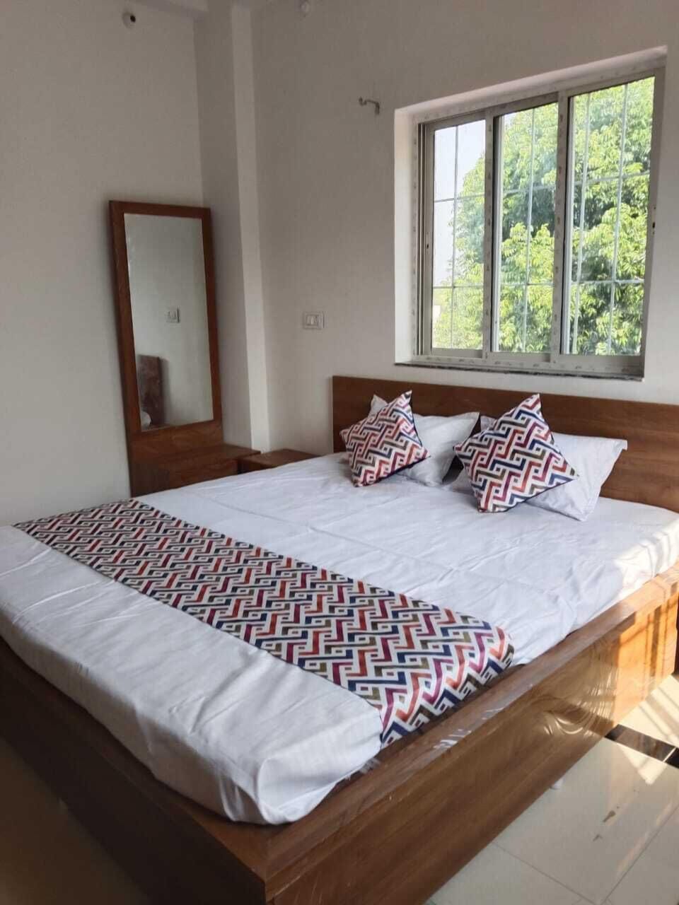 Deluxe Room, Garden View | Egyptian cotton sheets, premium bedding, down comforters