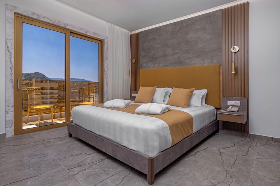 Elite Suite, Sea View | Desk, soundproofing, free WiFi