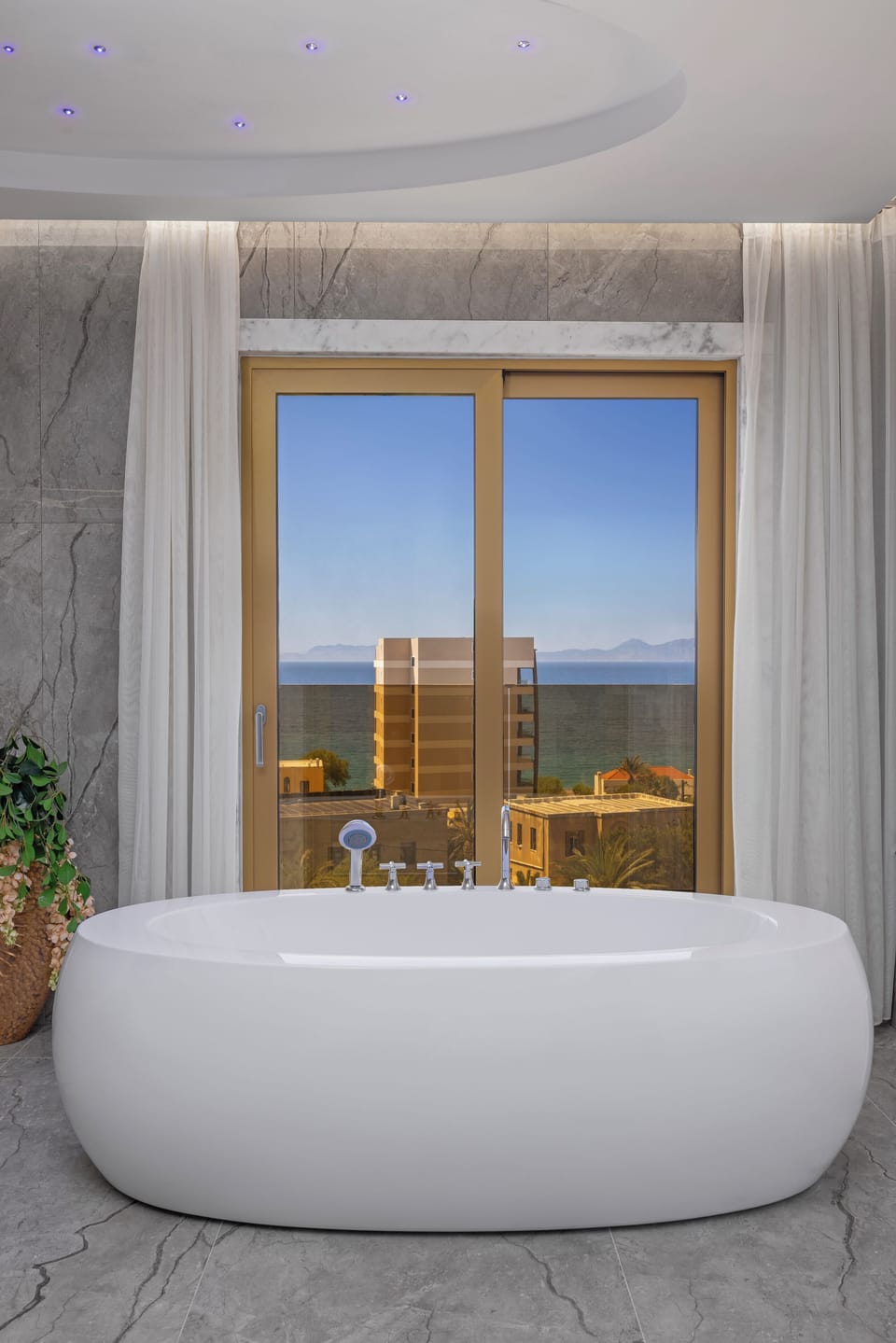 Royal Suite, Sea View | Desk, soundproofing, free WiFi