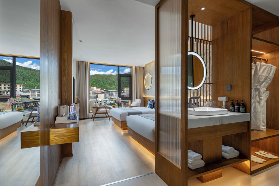 Comfort Double or Twin Room, City View | Bathroom | Rainfall showerhead, eco-friendly toiletries, hair dryer, bathrobes
