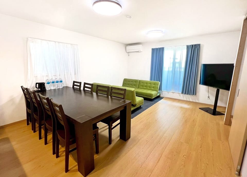Family House, City View | Living area