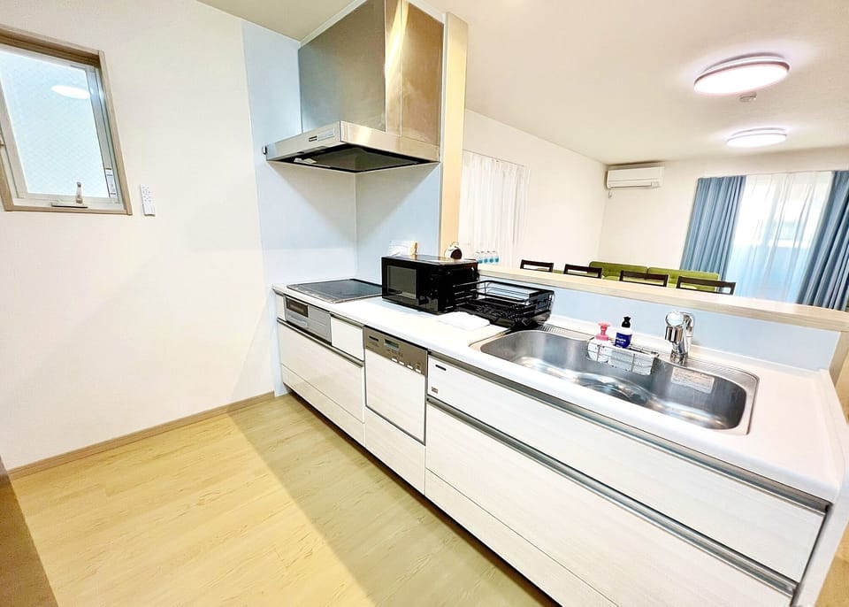 Family House, City View | Private kitchen