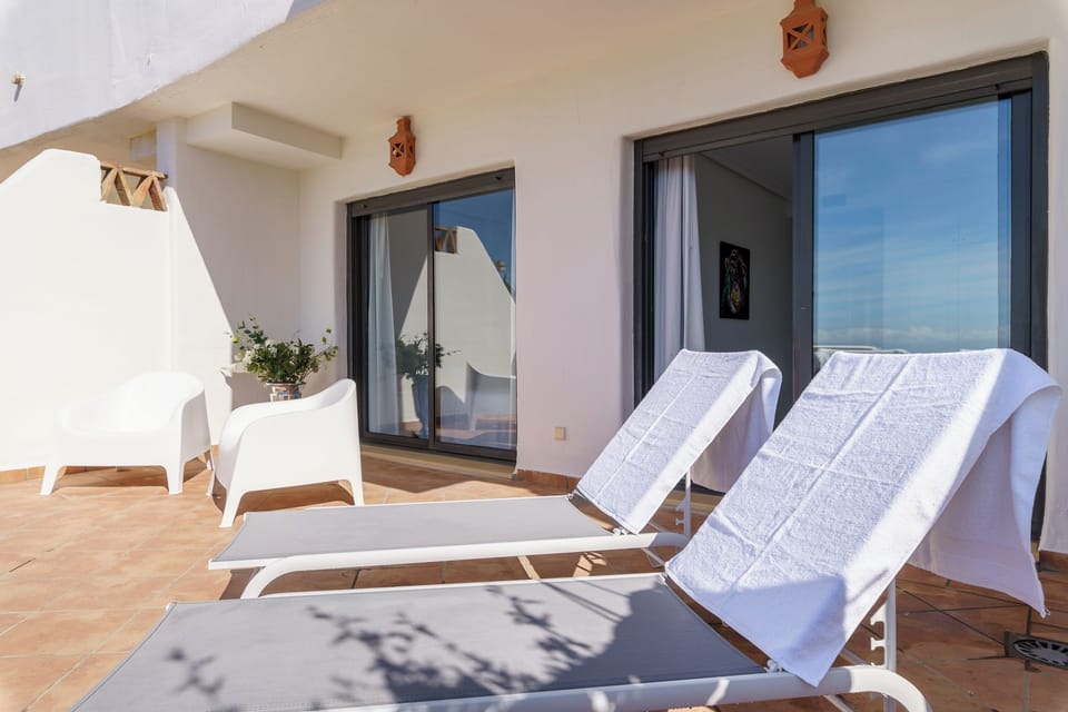 Luxe Golf & Family House Escape Apartment in Costa del Sol