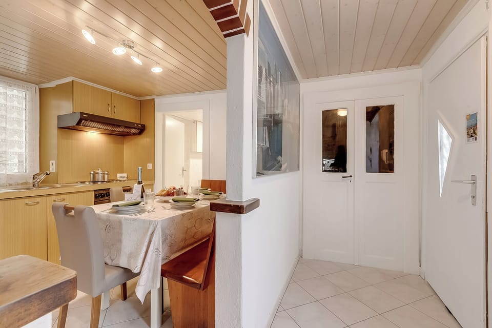 Family Apartment, 3 Bedrooms, Balcony (Bel Panorama 2 Ronco Sopra Ascona) | Dining