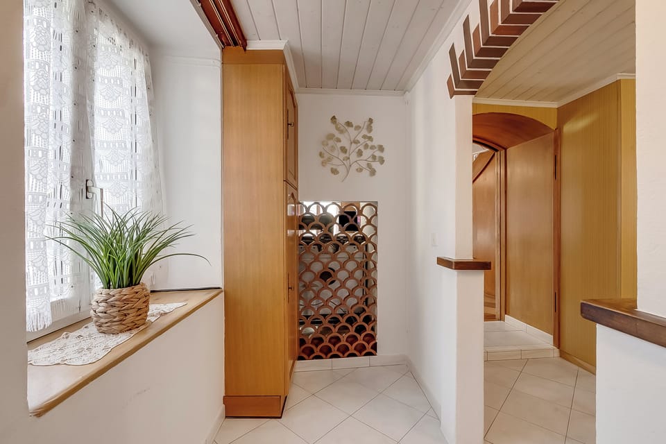 Family Apartment, 3 Bedrooms, Balcony (Bel Panorama 2 Ronco Sopra Ascona) | Interior