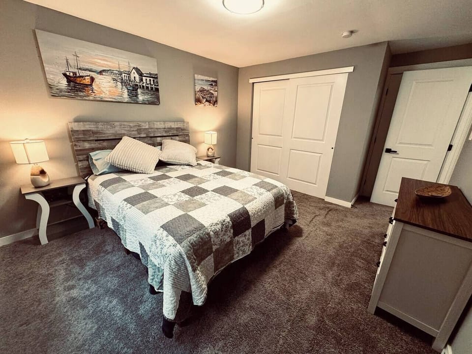 Main floor queen bedroom.