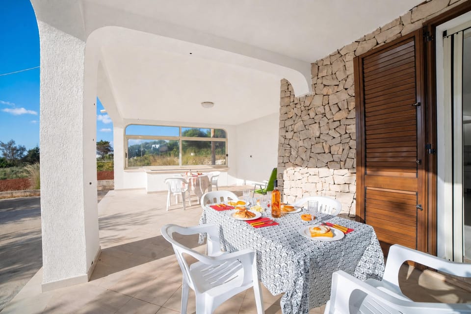 Standard Apartment, 1 Bedroom, Air conditioning (La Conchiglia di Torre Vado with Sea) | Outdoor dining