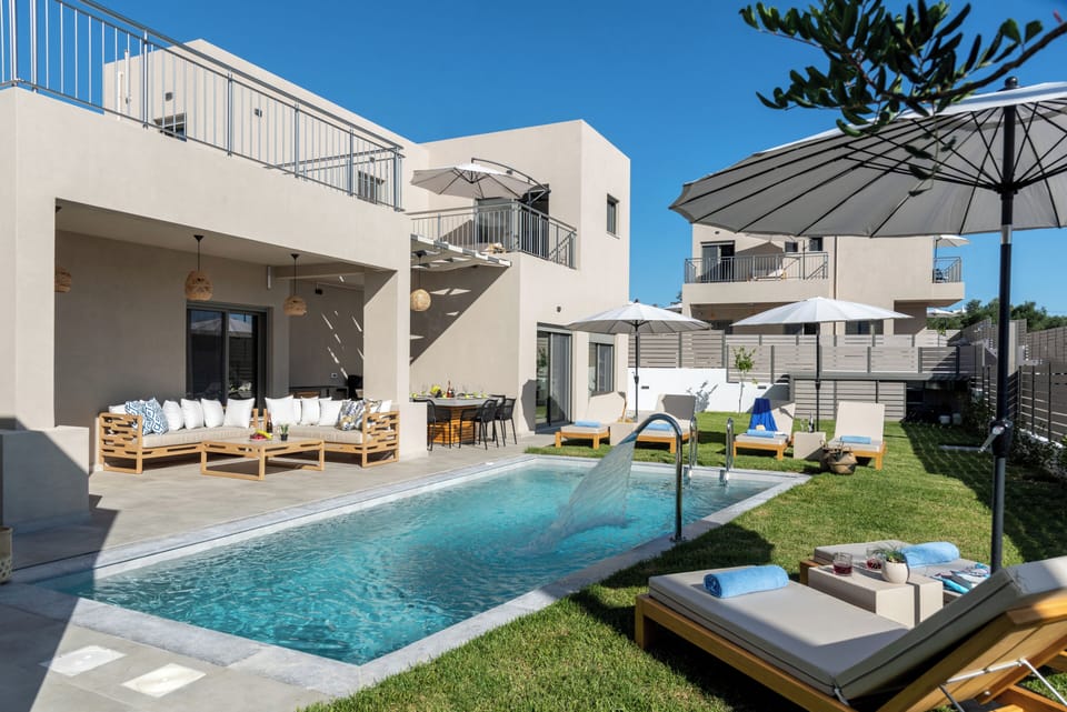 KS Alpha Villa(KS1) - Outdoor swimming pool with sunlougers and umbrellas