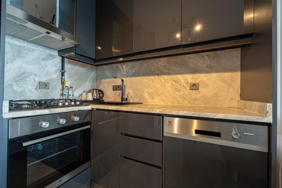 Executive Suite, 1 King Bed, Sea View | Private kitchen | Fridge, oven, stovetop, dishwasher