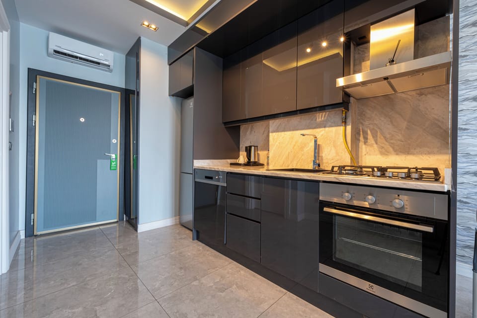 Comfort Suite, 1 King Bed, Sea View | Private kitchenette | Fridge, oven, stovetop, dishwasher