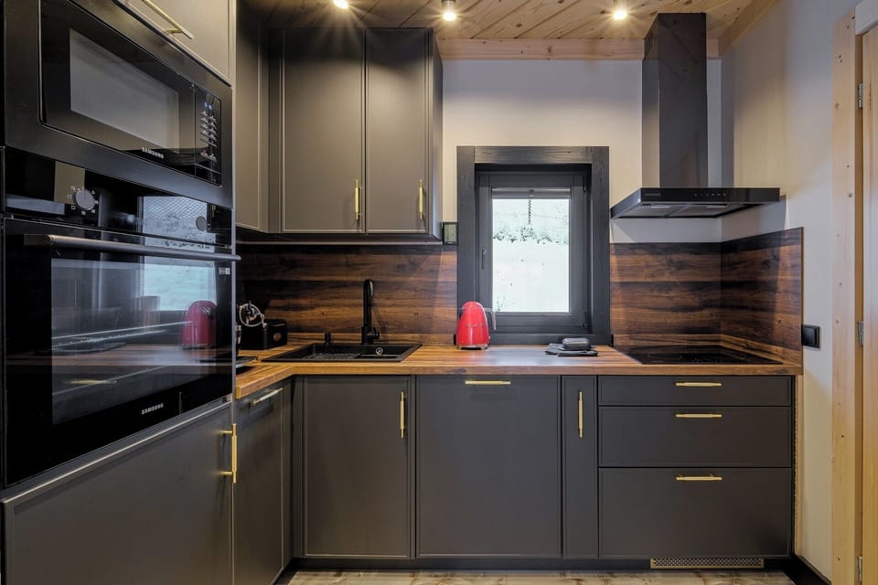 Deluxe House, 3 Bedrooms, Mountain View, Mountainside | Private kitchen | Electric kettle