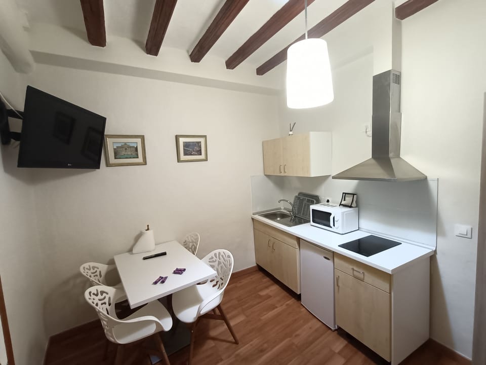 Basic Apartment, 2 Bedrooms | Private kitchen | Shared fridge