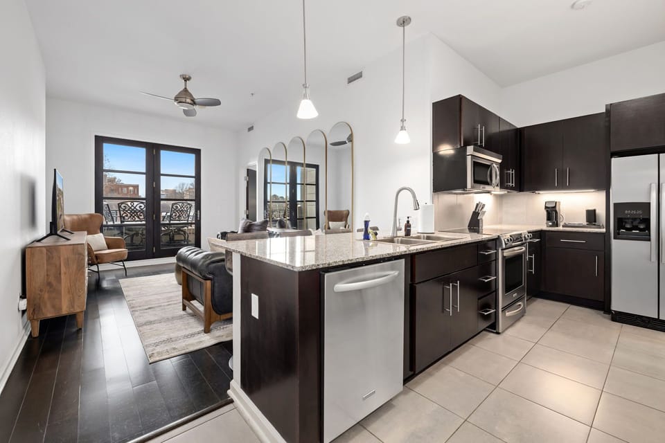 Fully stocked kitchen!