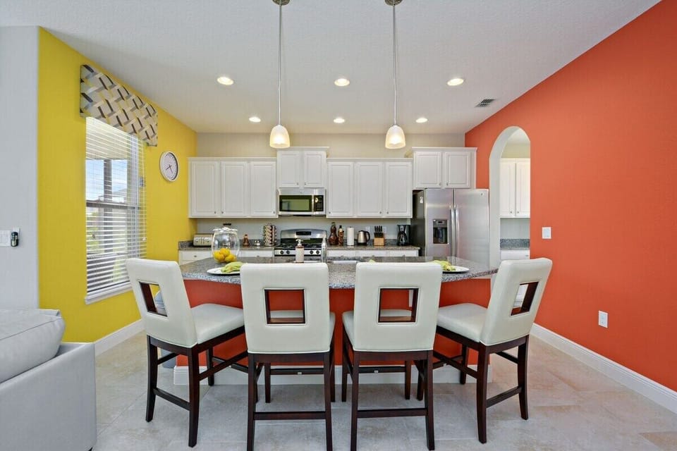 Breakfast bar with seating for 4. Have a quick breakfast before Disney