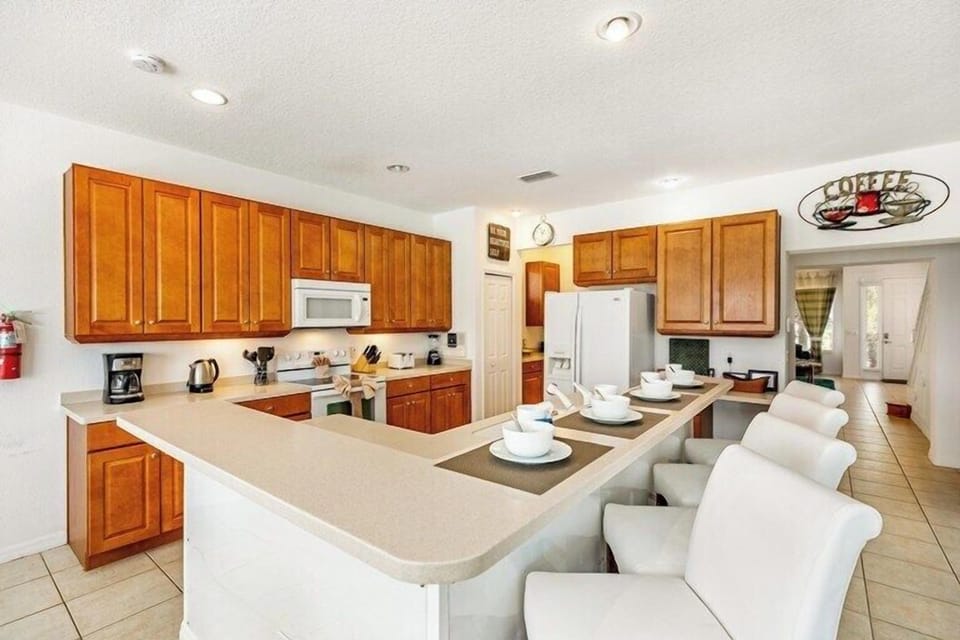 Fully equipped, open concept kitchen