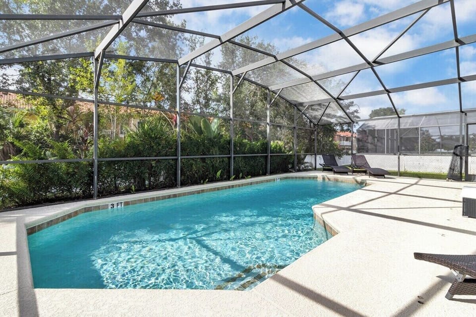 Spacious pool deck with no rear neighbors