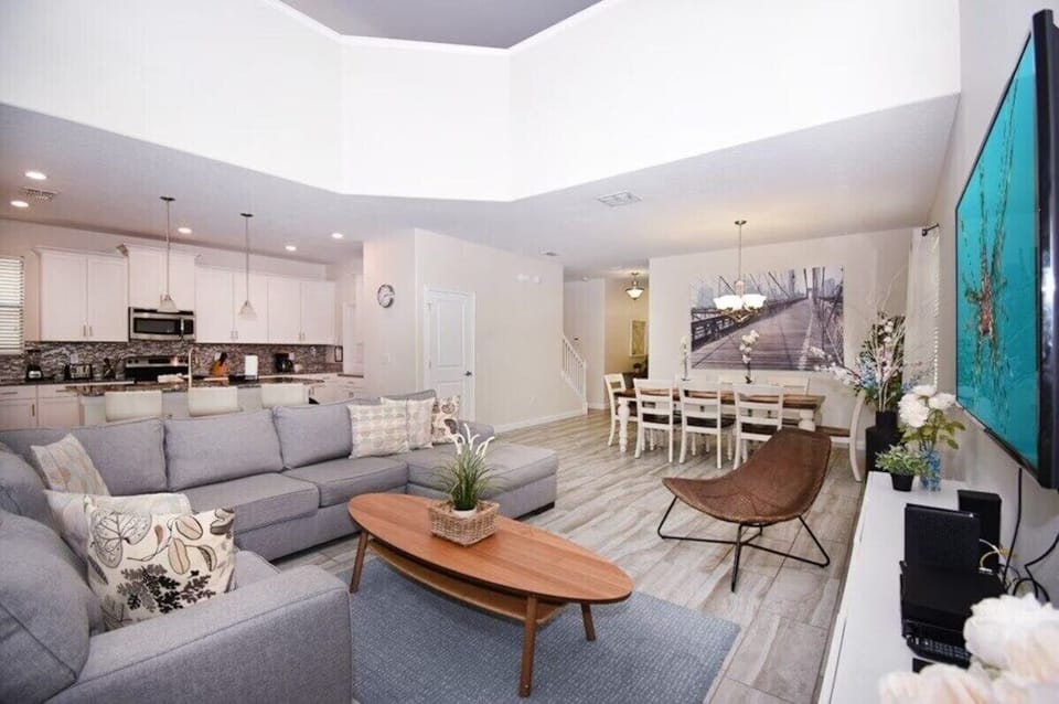 Alternate view of the living room.