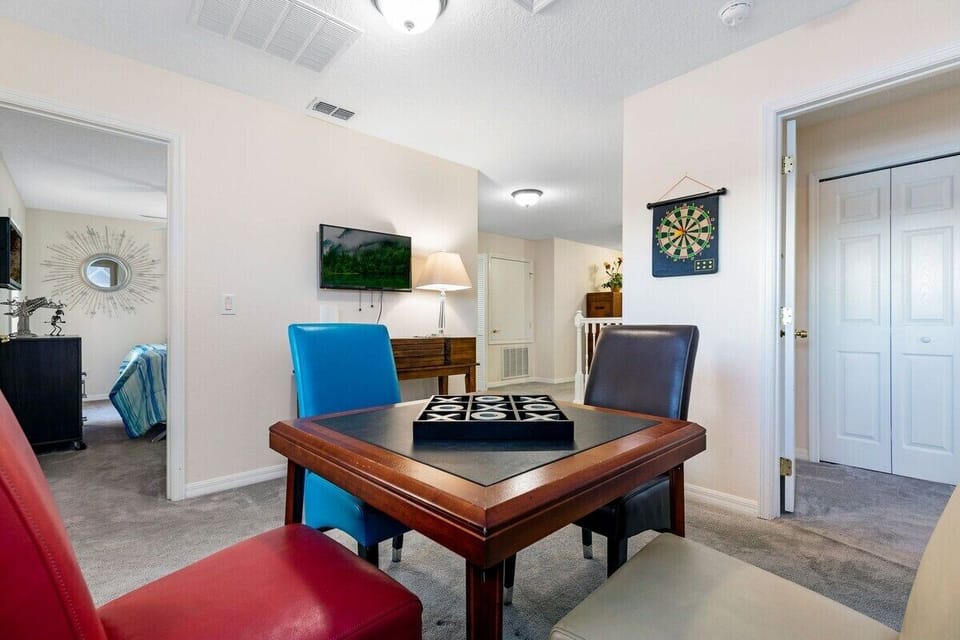 The table is designed for various card games and is surrounded by comfortable chairs, ensuring that players can enjoy long sessions without discomfort.mes room