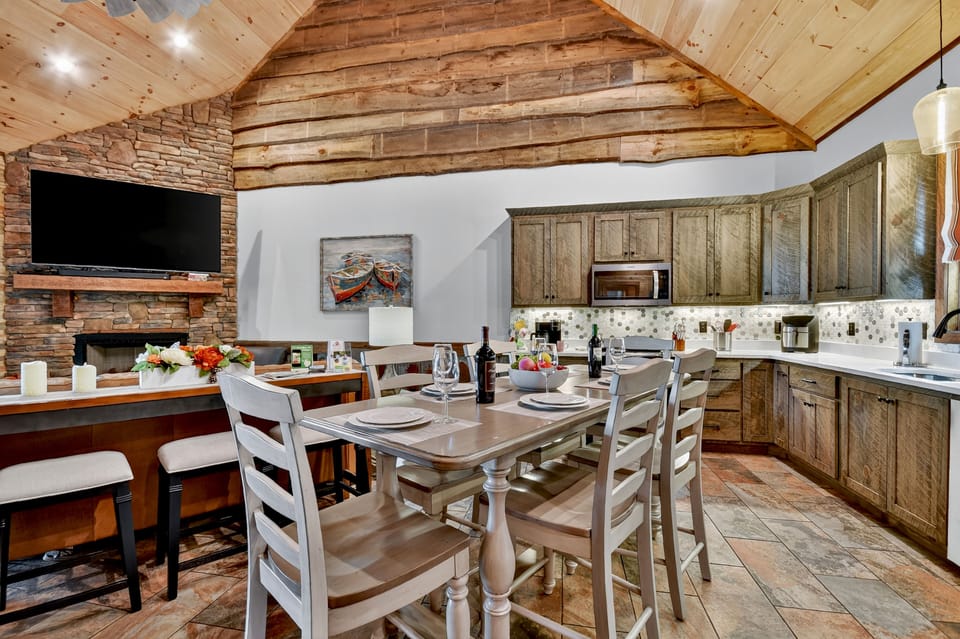 Gather around the beautiful dining table for a hearty breakfast or a candlelit dinner while those Georgia Mountain views steal the show