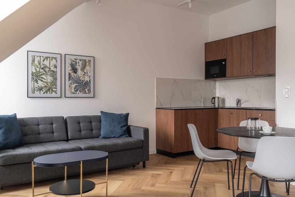 Apartment, Courtyard View | Living area | Flat-screen TV