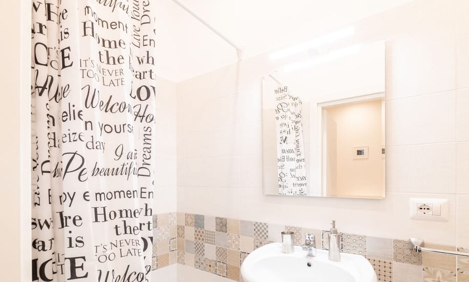 Basic Double Room | Bathroom | Shower, hair dryer, towels, soap