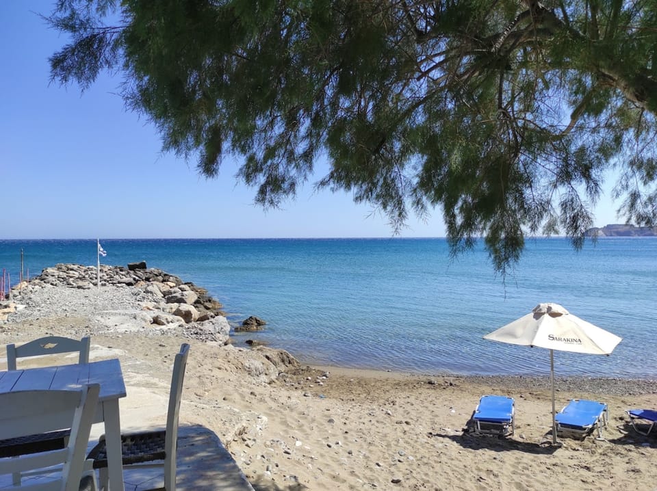 House | 2 bedrooms, desk