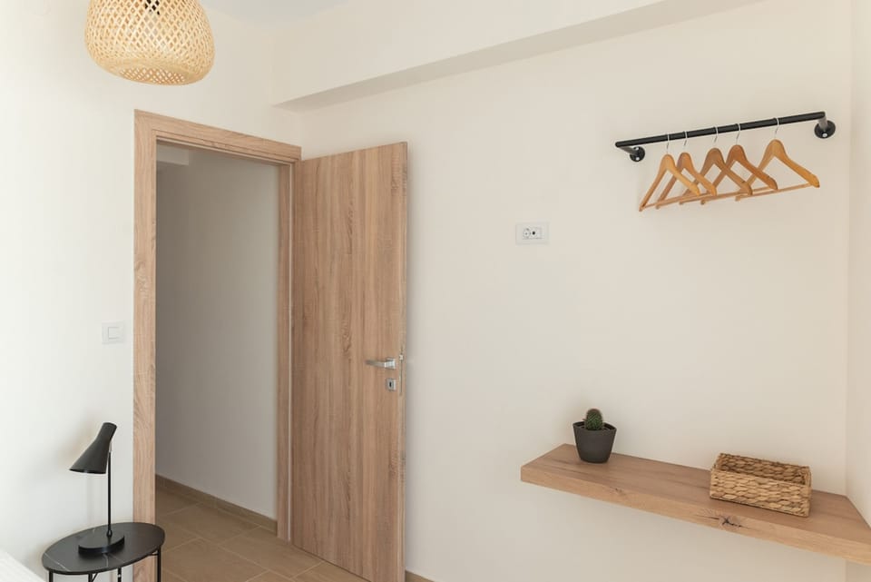 Apartment | 2 bedrooms, desk