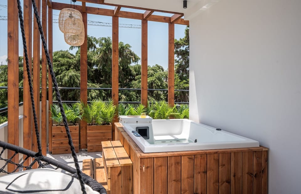House | 1 bedroom, desk