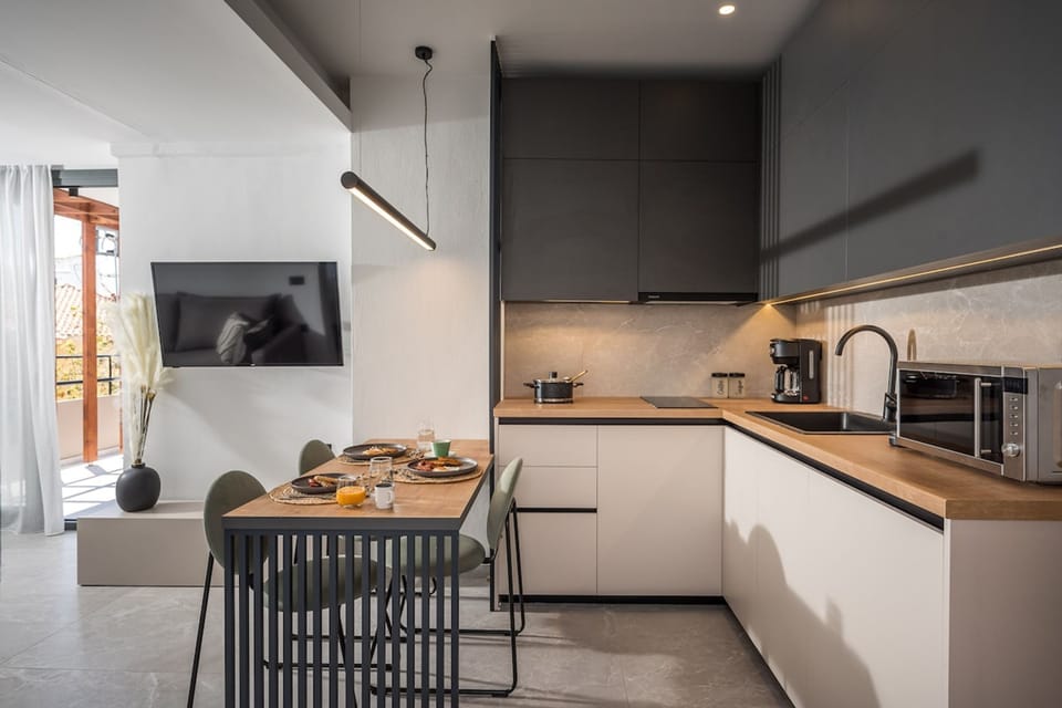 House | 1 bedroom, desk