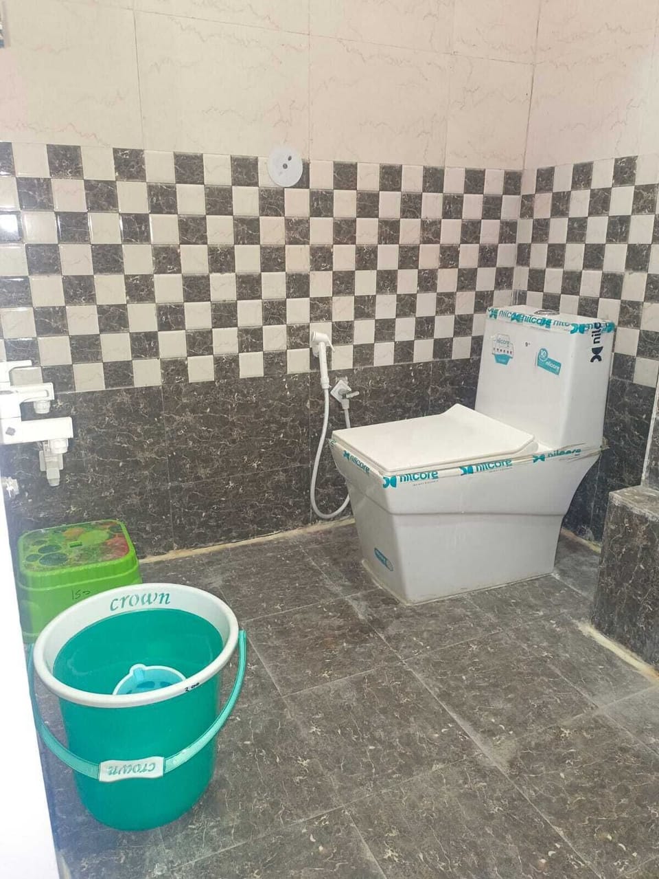 Shower, free toiletries, towels, soap