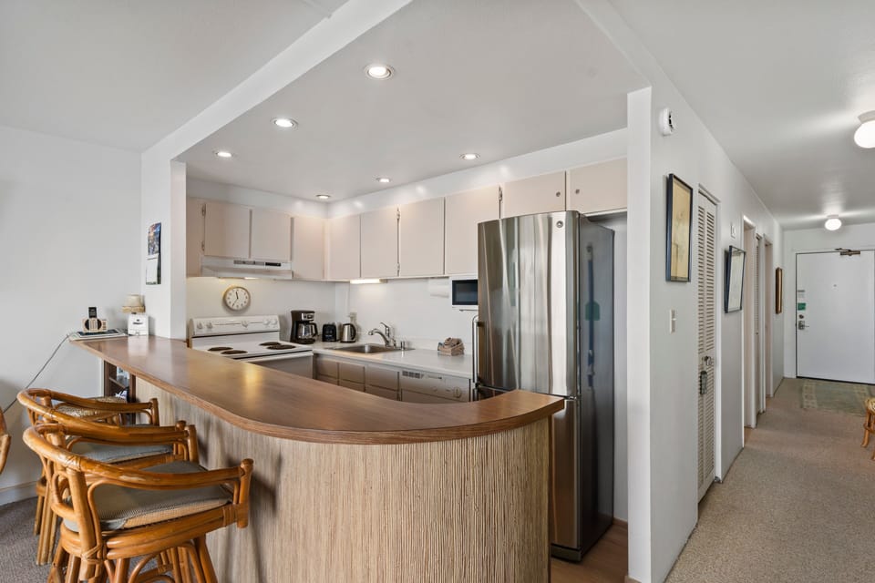 Condo, 1 Bedroom | Private kitchen | Coffee/tea maker, fridge, oven, toaster