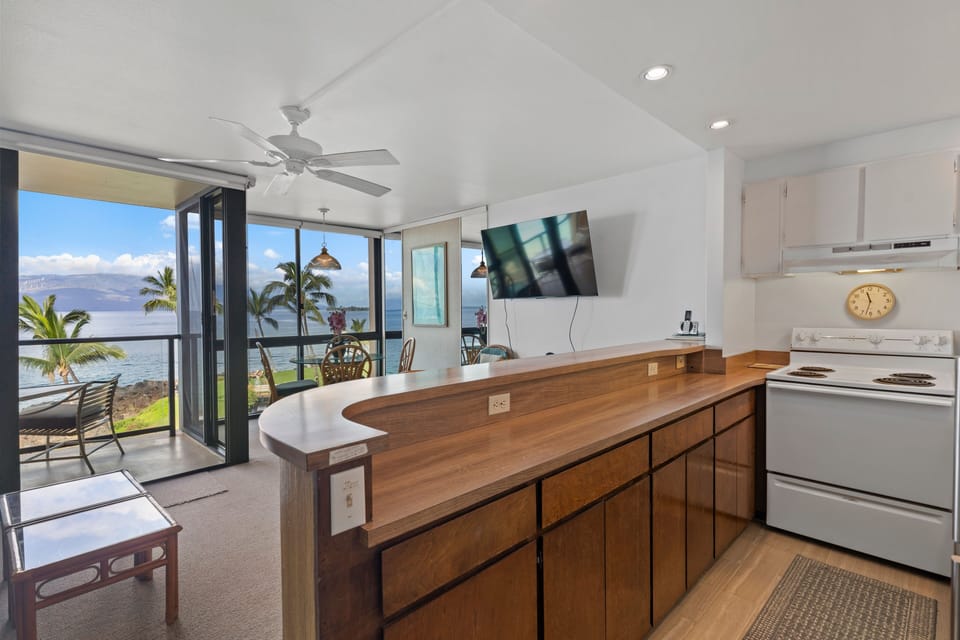 Condo, 1 Bedroom | Private kitchen | Coffee/tea maker, fridge, oven, toaster
