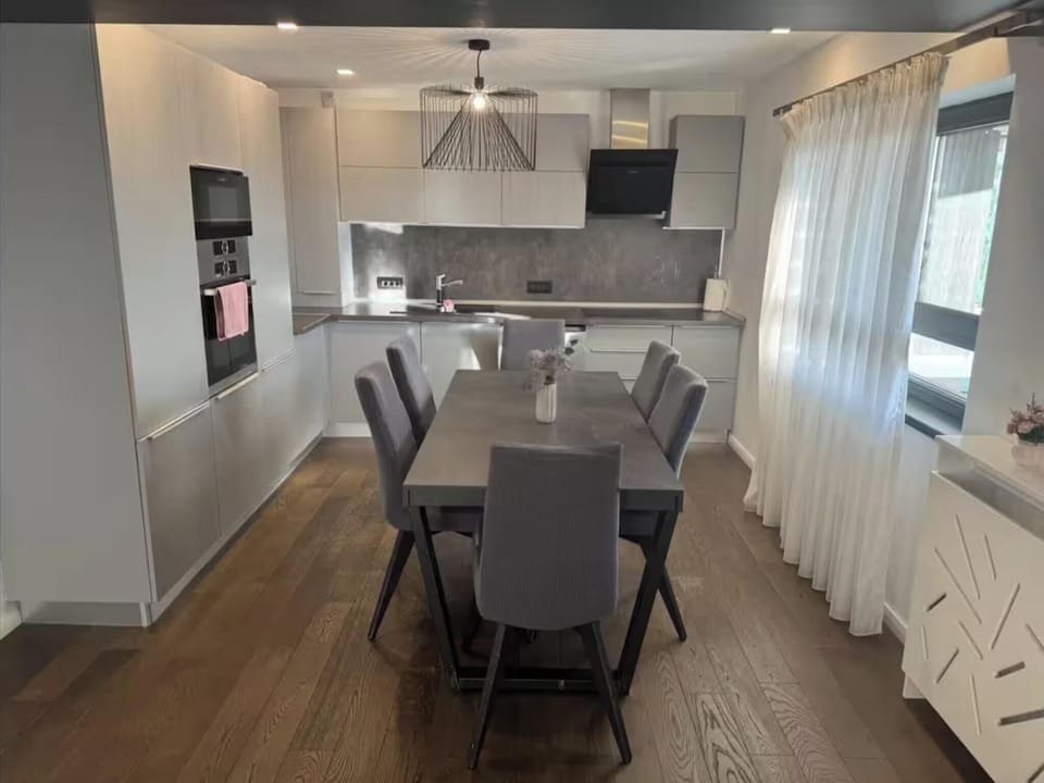 Apartment, 1 Bedroom, Accessible, Private Pool | Dining room