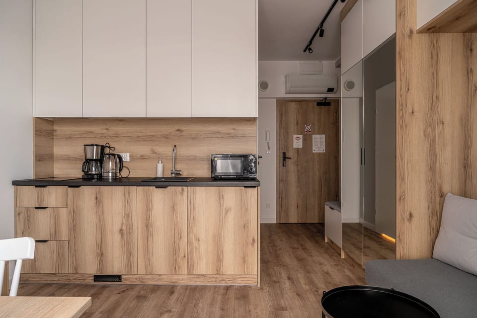 Studio Suite, Balcony | Private kitchenette