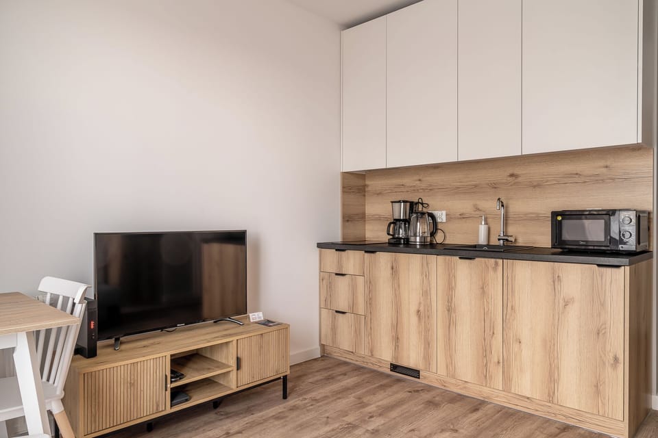 Studio Suite, Balcony | Private kitchenette