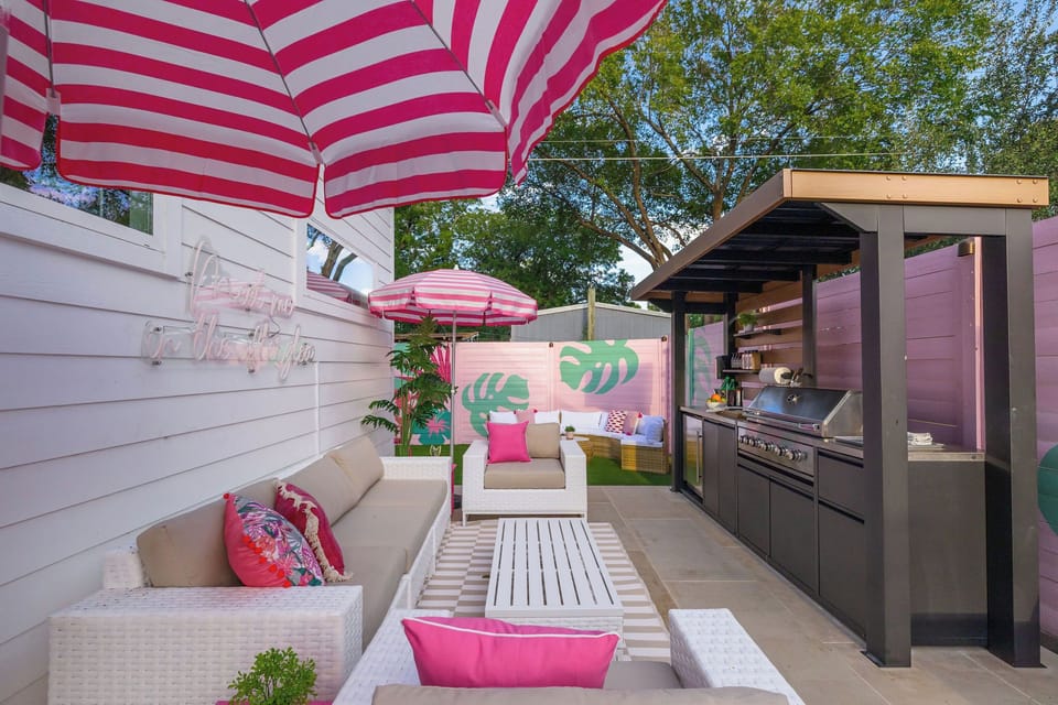 House 2 - Private Outdoor Pool and Amenity Area