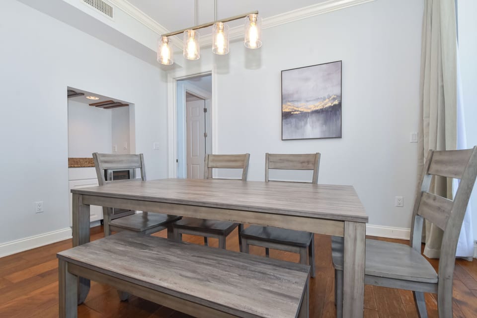 Silver Beach Towers West Penthouse 1901 - Dining Room