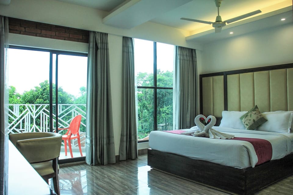 Honeymoon Room | In-room safe, desk, free WiFi