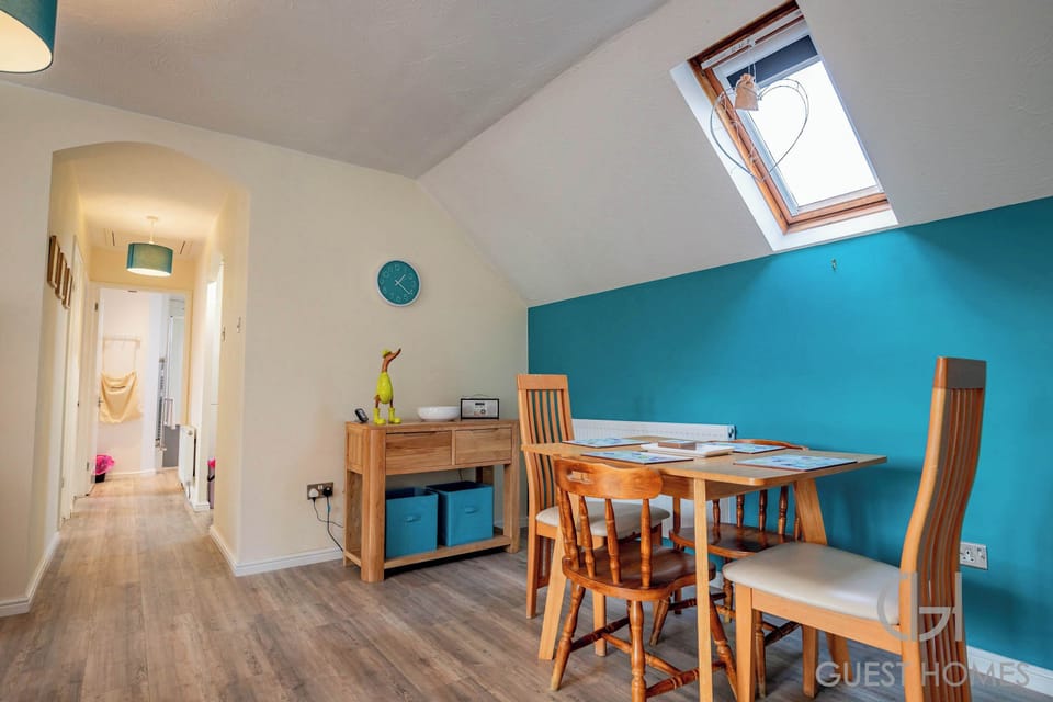 Chichester Close, Hereford - Host & Stay