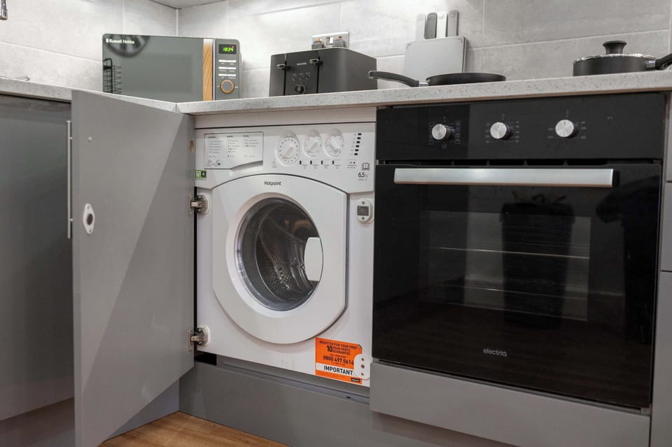 Maple Court, Ipswich - Host & Stay