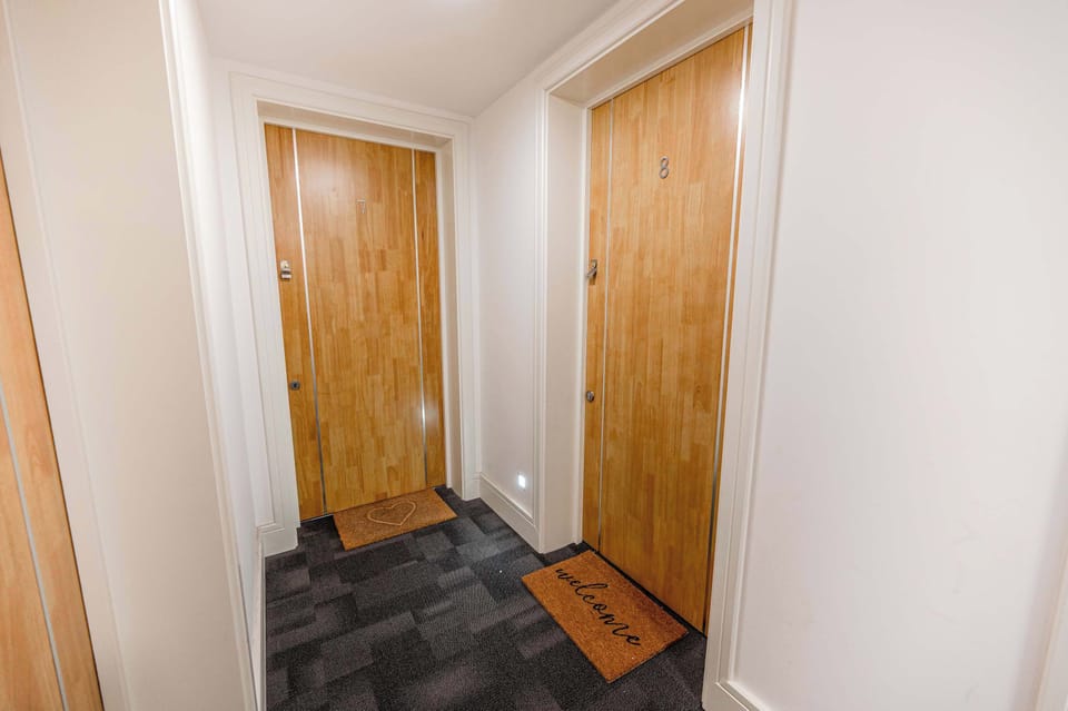 Maple Court, Ipswich - Host & Stay