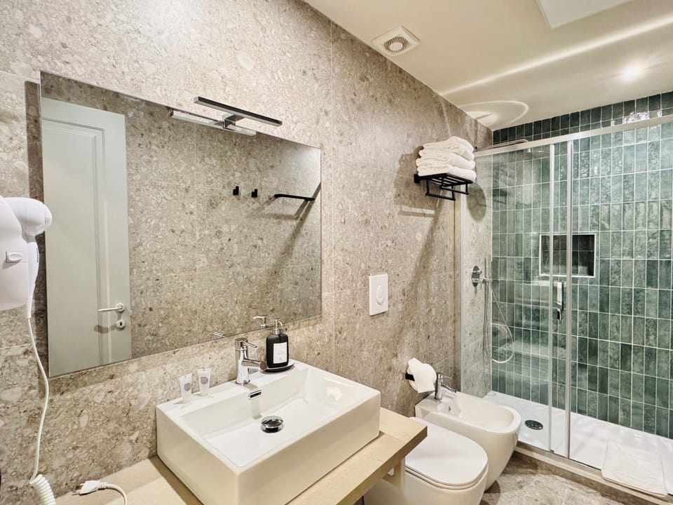 Classic Triple Room | Bathroom | Shower, hair dryer, slippers, towels