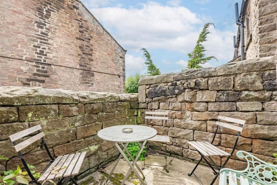 Nine Ladies, Birchover - Host & Stay