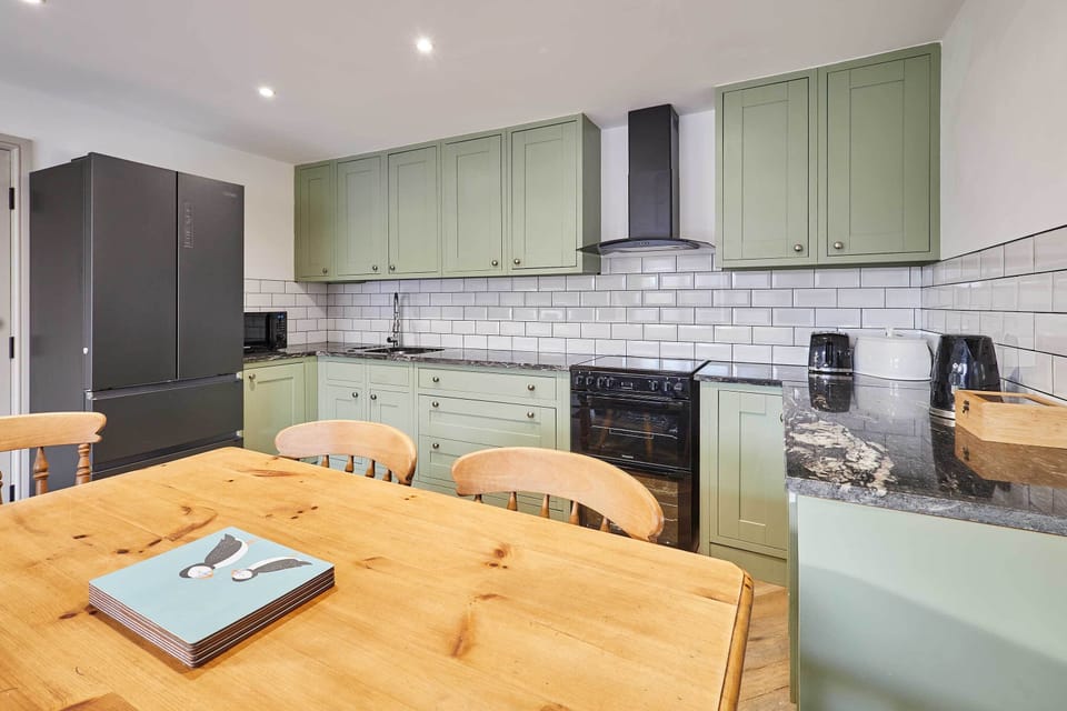 Middle Cottage, Seahouses - Host & Stay