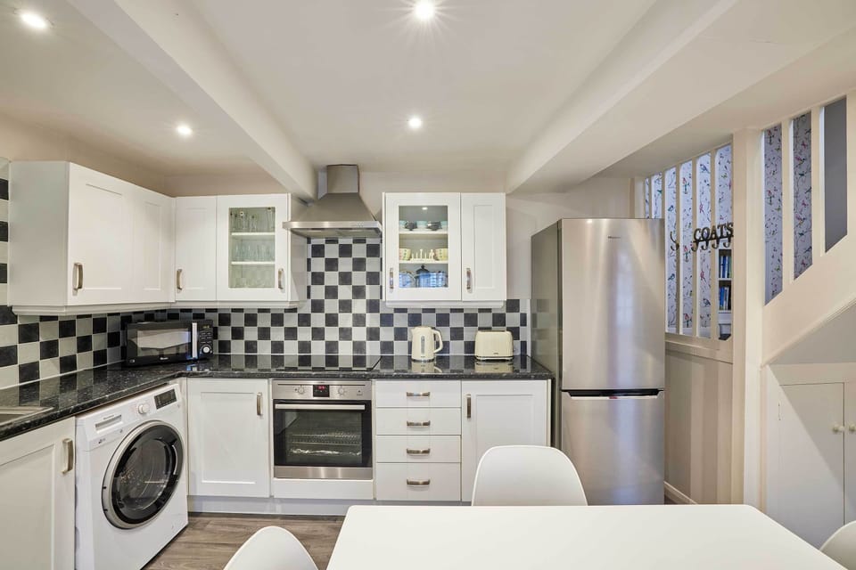 Anvil Cottage, Kirkbymoorside - Host & Stay