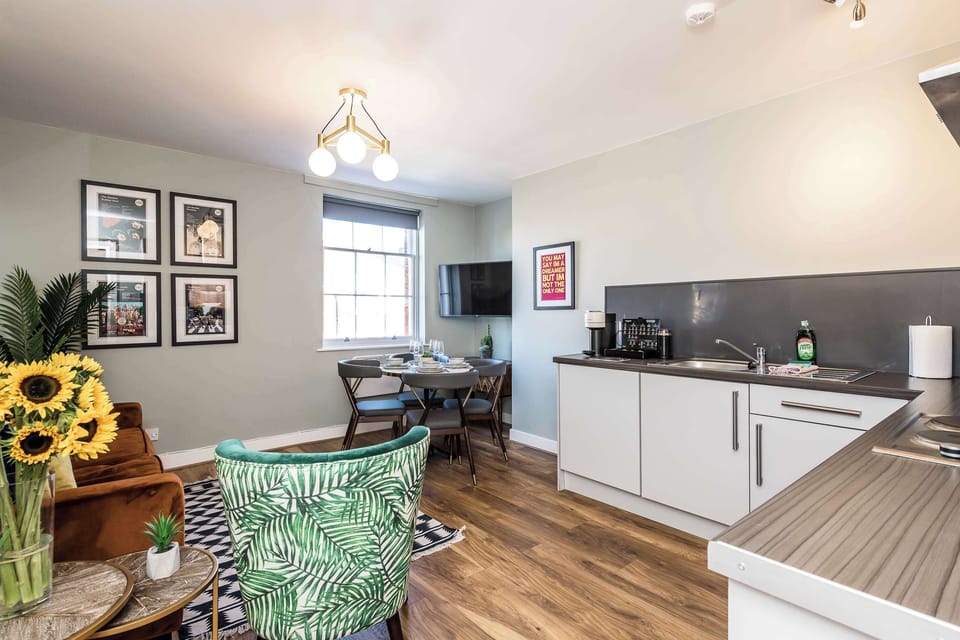 Canning Quarters II and III, Liverpool - Host & Stay