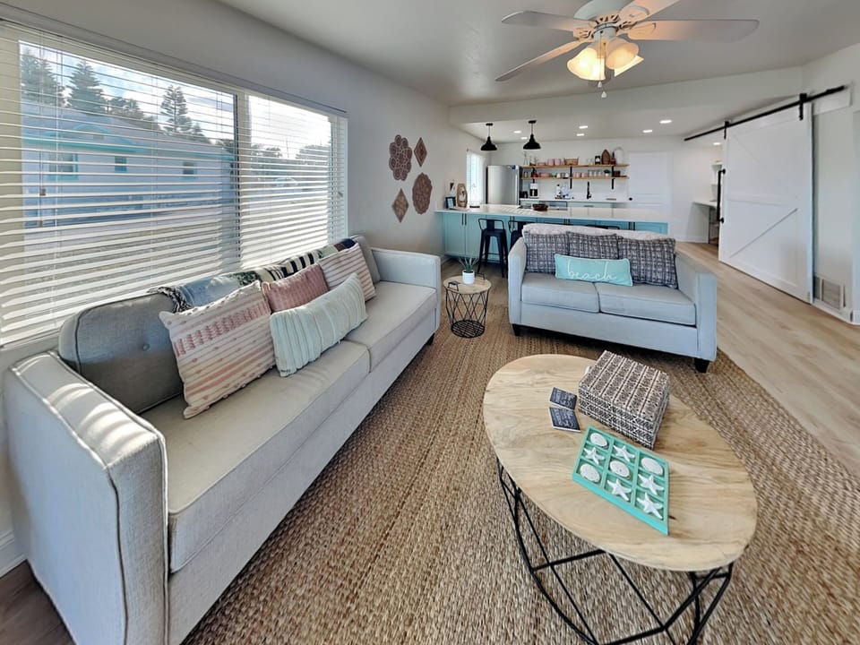 Living Room - Ocean Views, Patio Access + TV